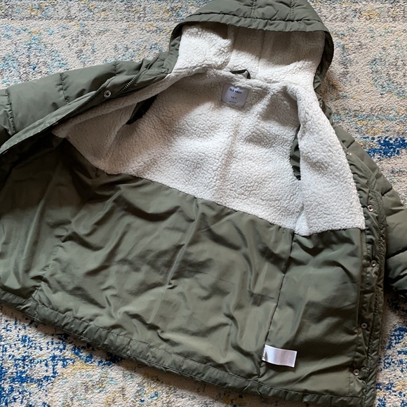 Girls old navy puffer coat size 6-7 - Picture 4 of 5